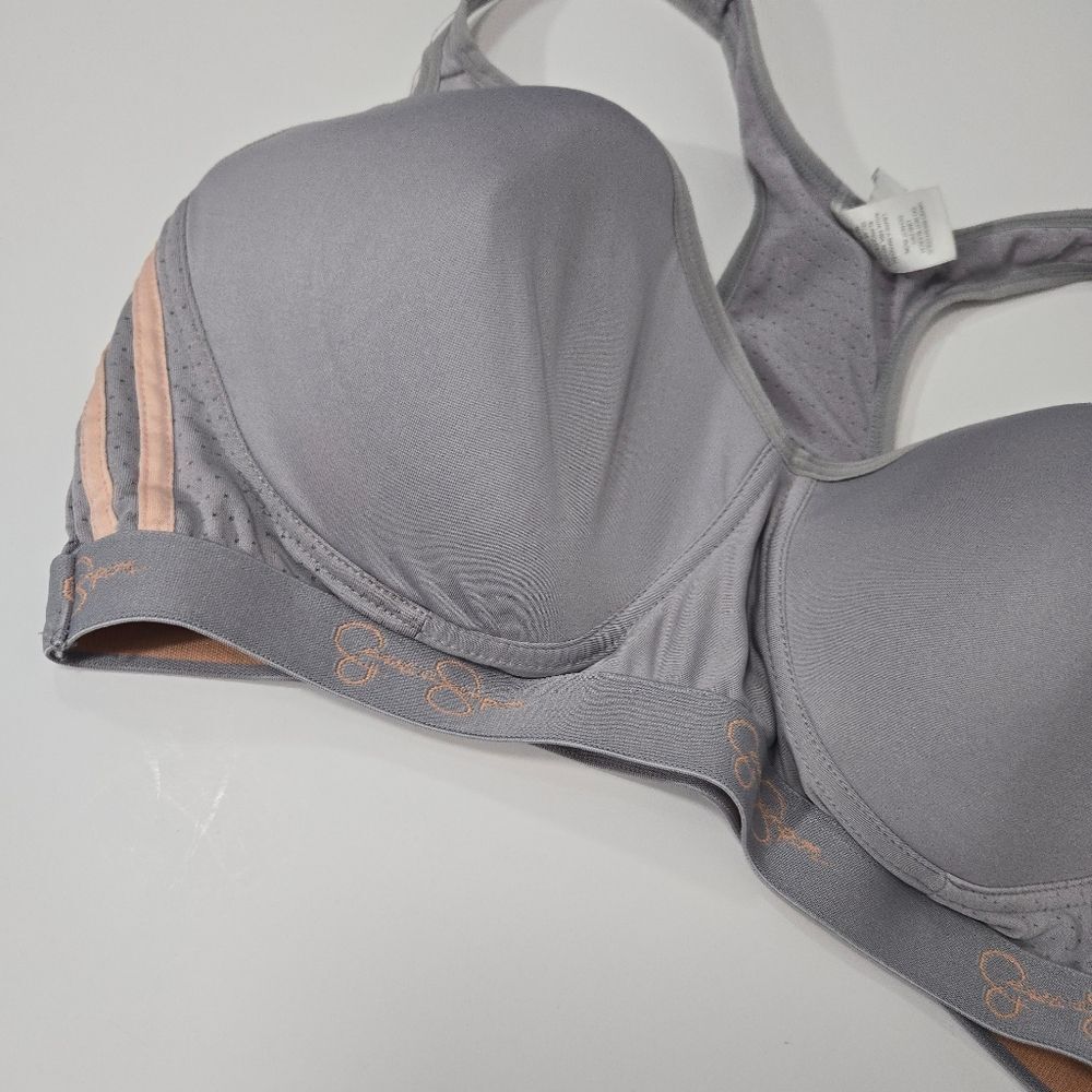 Jessica Simpson bra - Picture 3 of 12